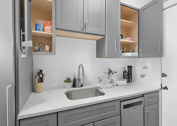 Modern & Fully Furnished 1br - Oakdale 3s